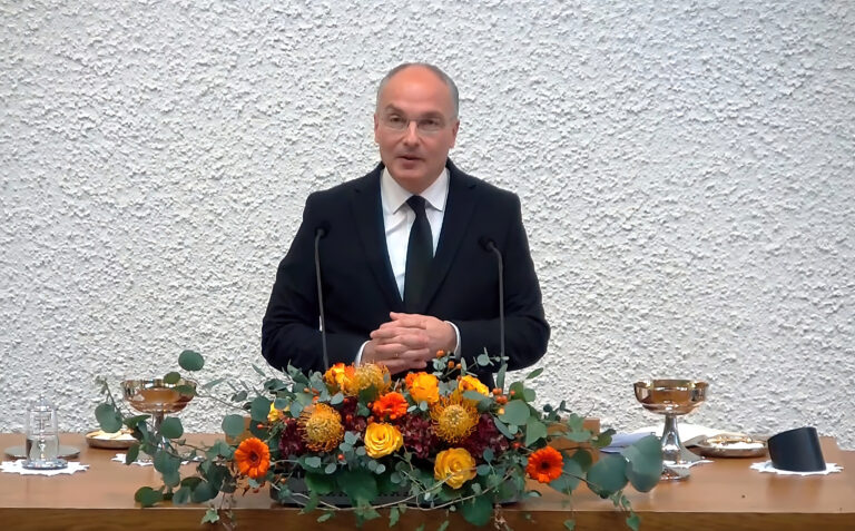 Manche unter euch trugen ihr Kind auf dem Arm. Aber nur im Geist. Weil das Kind schon in der jenseitigen Welt ist…